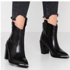Steve Madden Zora Booties